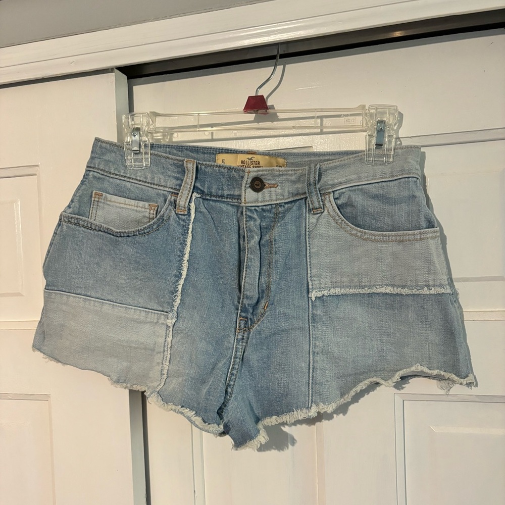 Hollister Vintage Short High Rise Cut Off Patchwork Shorts - Light Wash. Size 27